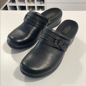Women's Clarks Mules with Leather Upper (Size 7)